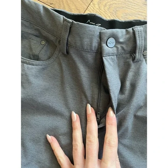 Greg Norman Men’s Gray Performance Pants 32x32​​​​​​​​ - Picture 3 of 6